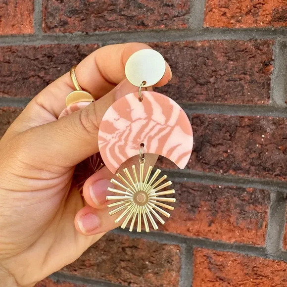 Soleil Blush Star Earrings - Picture 7 of 11